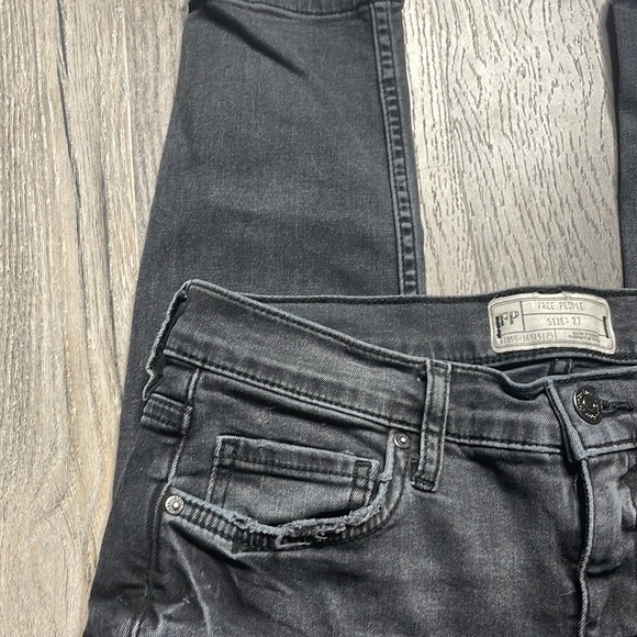 Free People Distressed Black High Rise Skinny Ankle Jean, size 27 - Picture 3 of 11